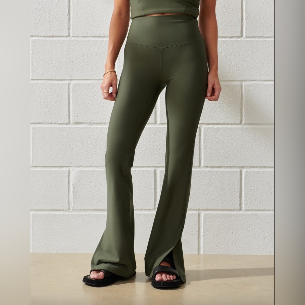 NWT Abercrombie & Fitch YPB Sculptlux Split-hem Flare Leggings